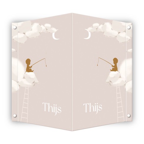 Geboortebord met silhouette van een jongen in de wolken